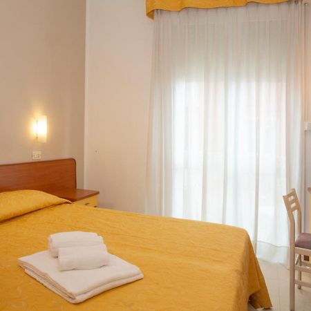 Hotel Carnaby Ρίμινι Εξωτερικό φωτογραφία