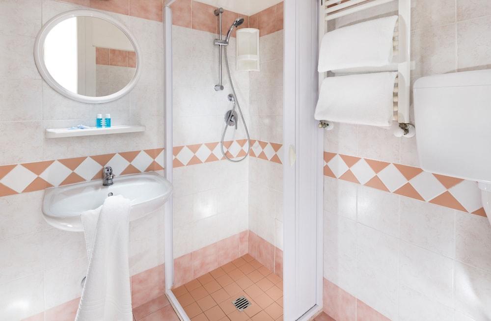 Hotel Carnaby Ρίμινι Εξωτερικό φωτογραφία