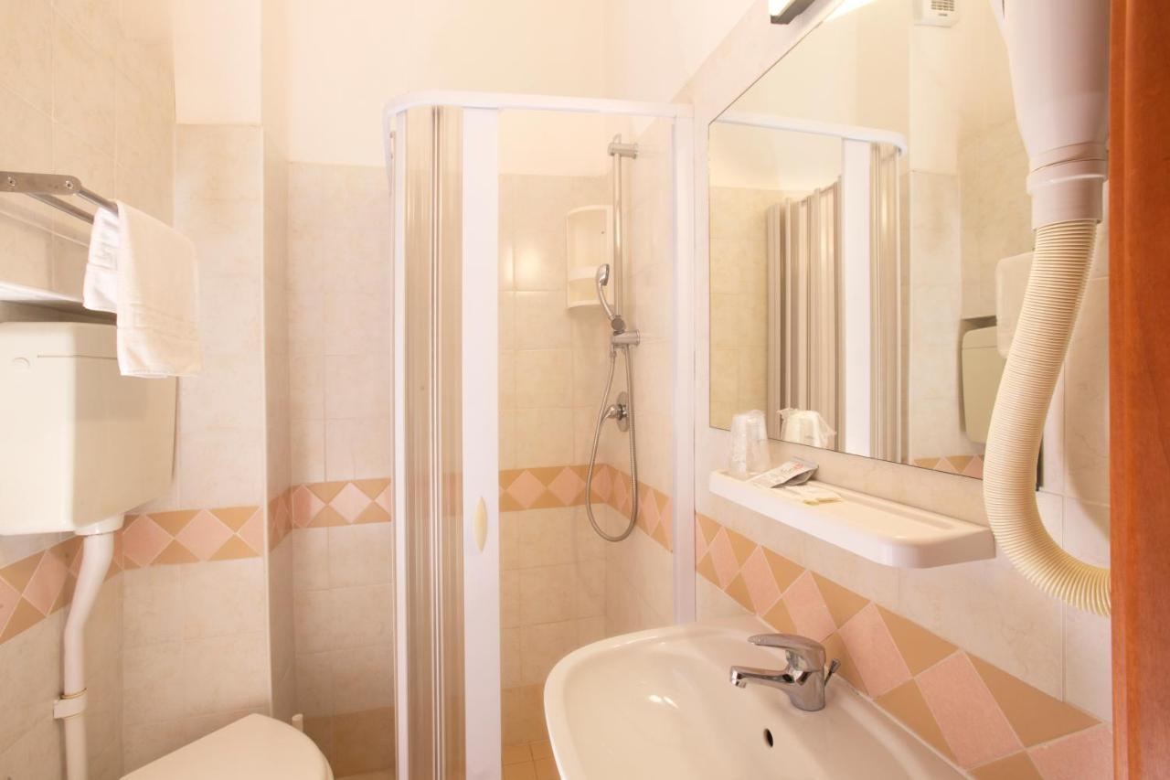 Hotel Carnaby Ρίμινι Εξωτερικό φωτογραφία