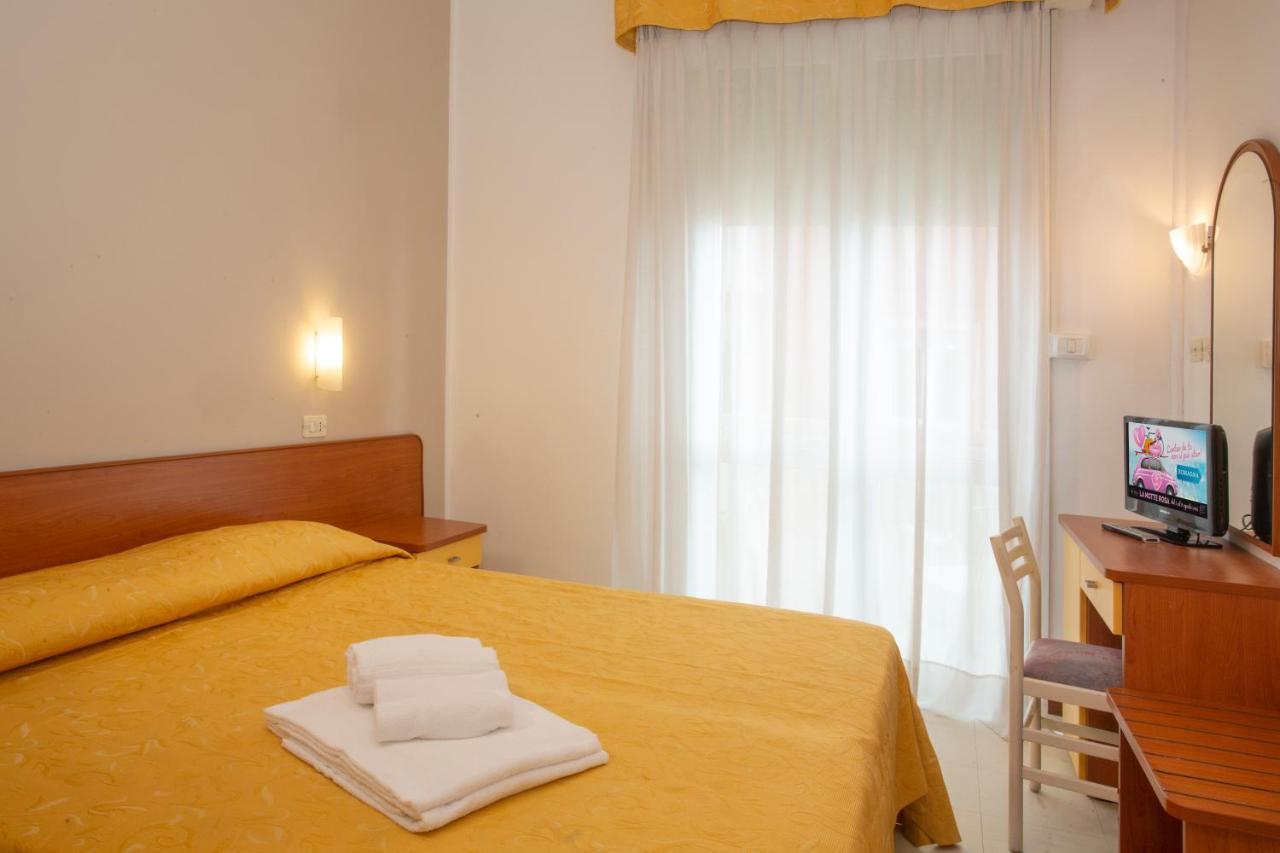 Hotel Carnaby Ρίμινι Εξωτερικό φωτογραφία