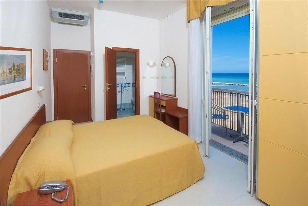 Hotel Carnaby Ρίμινι Εξωτερικό φωτογραφία