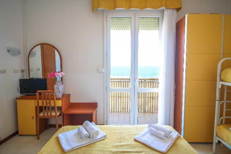 Hotel Carnaby Ρίμινι Εξωτερικό φωτογραφία