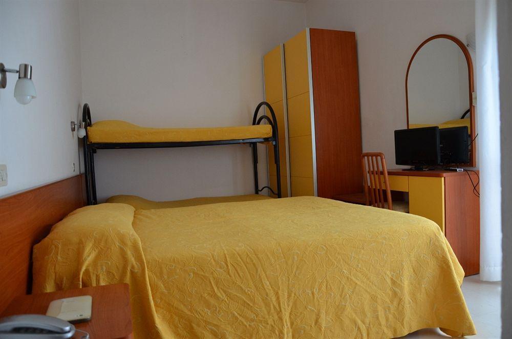 Hotel Carnaby Ρίμινι Εξωτερικό φωτογραφία