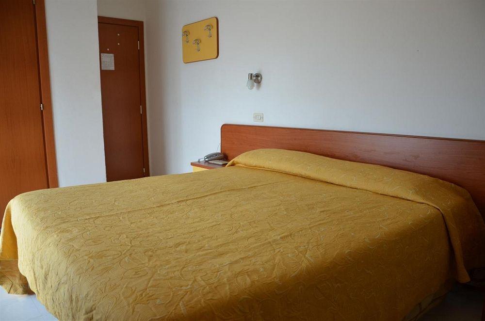 Hotel Carnaby Ρίμινι Εξωτερικό φωτογραφία
