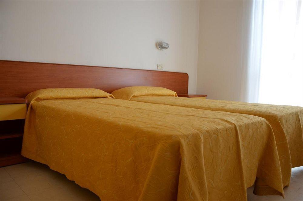 Hotel Carnaby Ρίμινι Εξωτερικό φωτογραφία