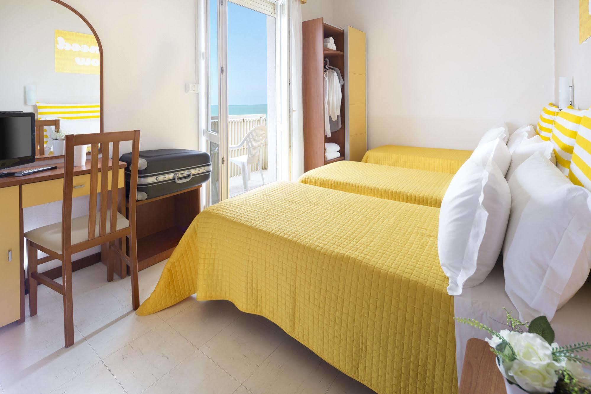 Hotel Carnaby Ρίμινι Εξωτερικό φωτογραφία